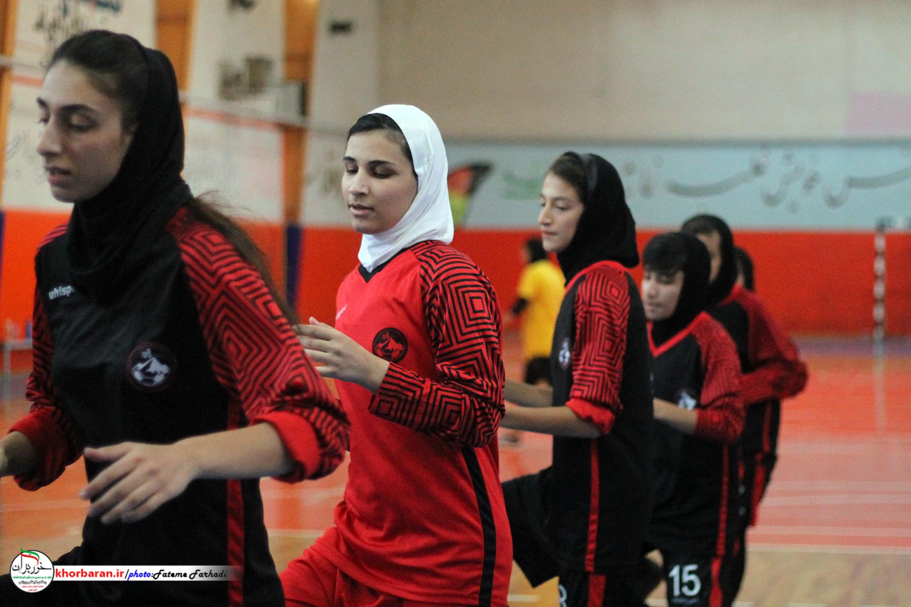 تلاش دختران ئاکو برای دفاع از نام کرمانشاه +عکس