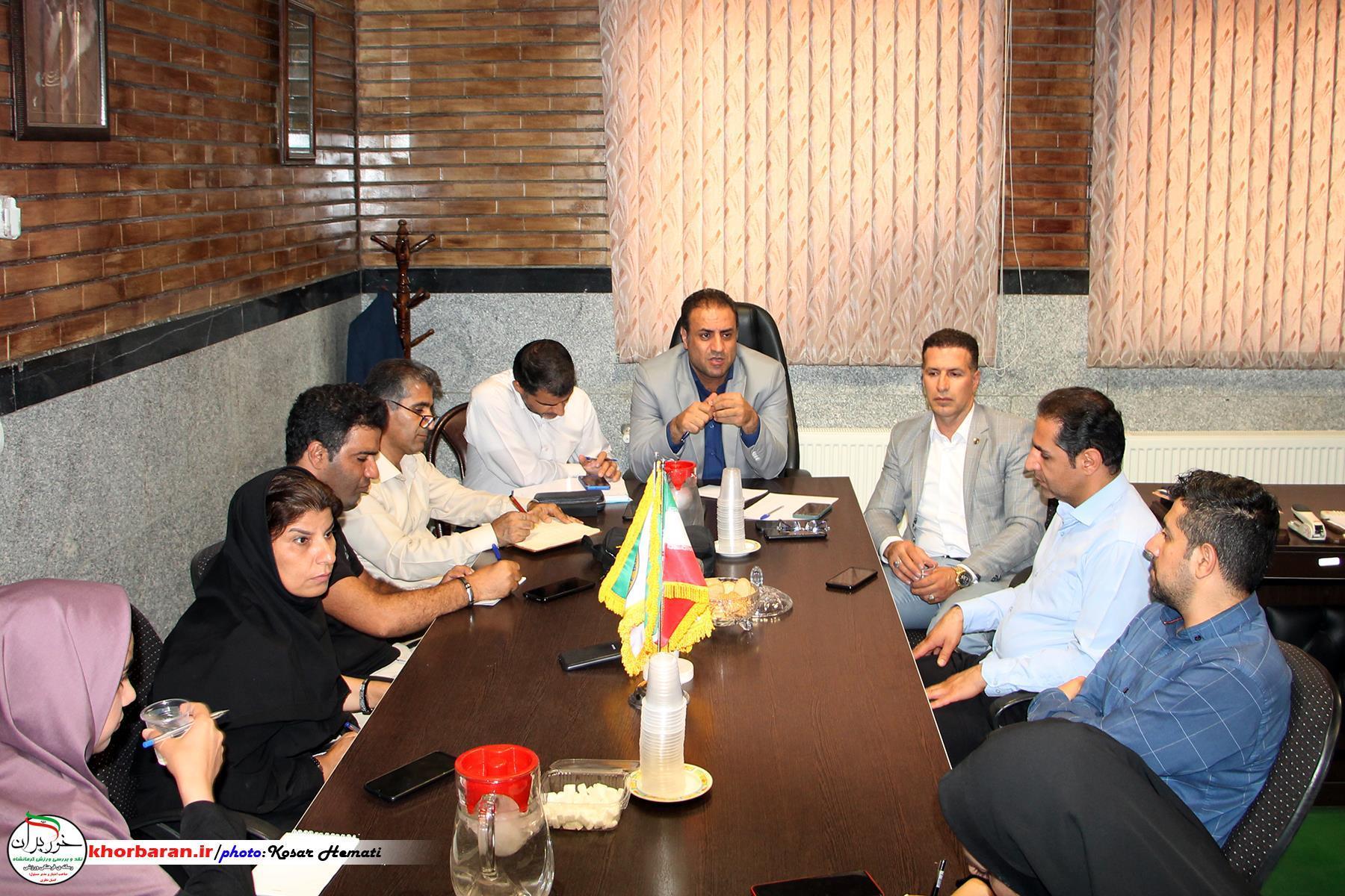  نشست رئیس هیات کاراته با انجمن ورزشی نویسان کرمانشاه