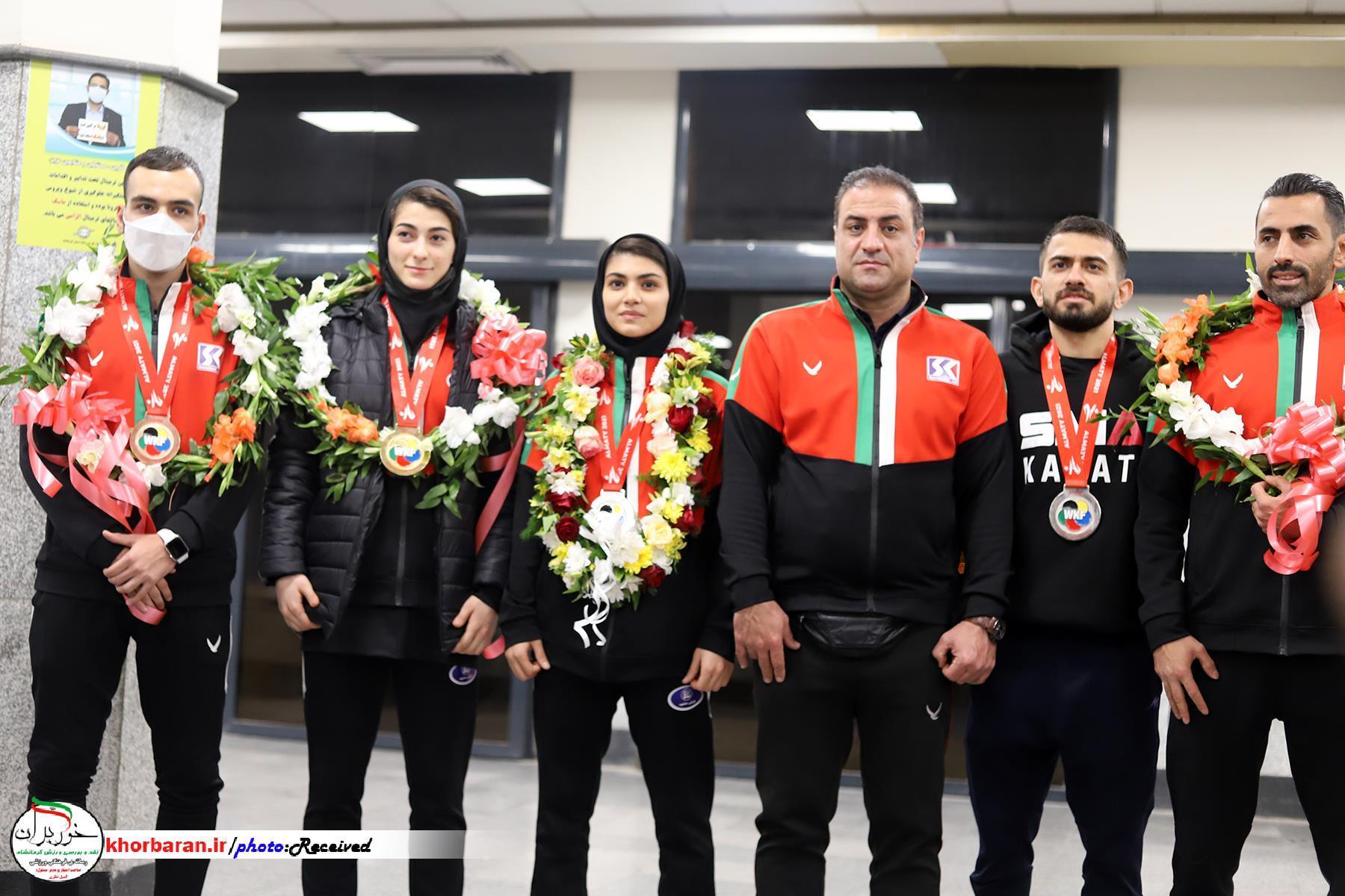  مراسم استقبال از مدال آوران کاراته قهرمانی آسیا در فرودگاه شهید اشرفی