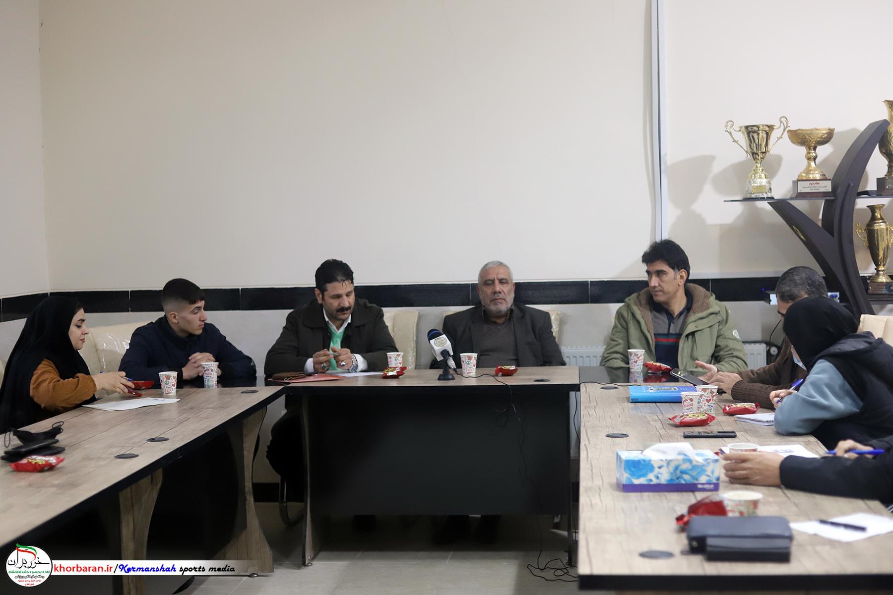 نشست انجمن ورزشی نویسان با هیات بوکس