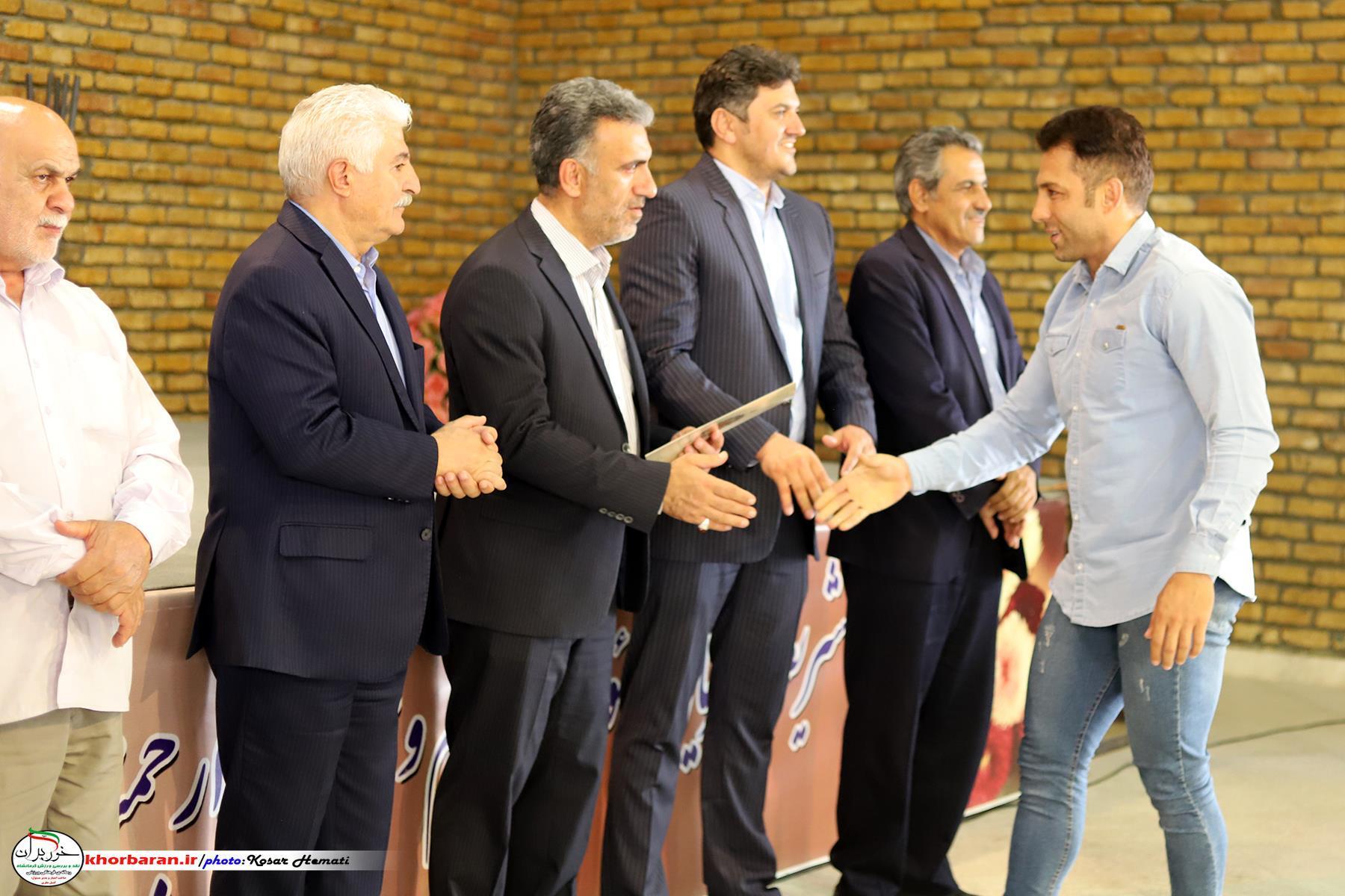 اهتزاز پرچم ایران با لباس ذوب آهن بیستون  در آینده نزدیک 