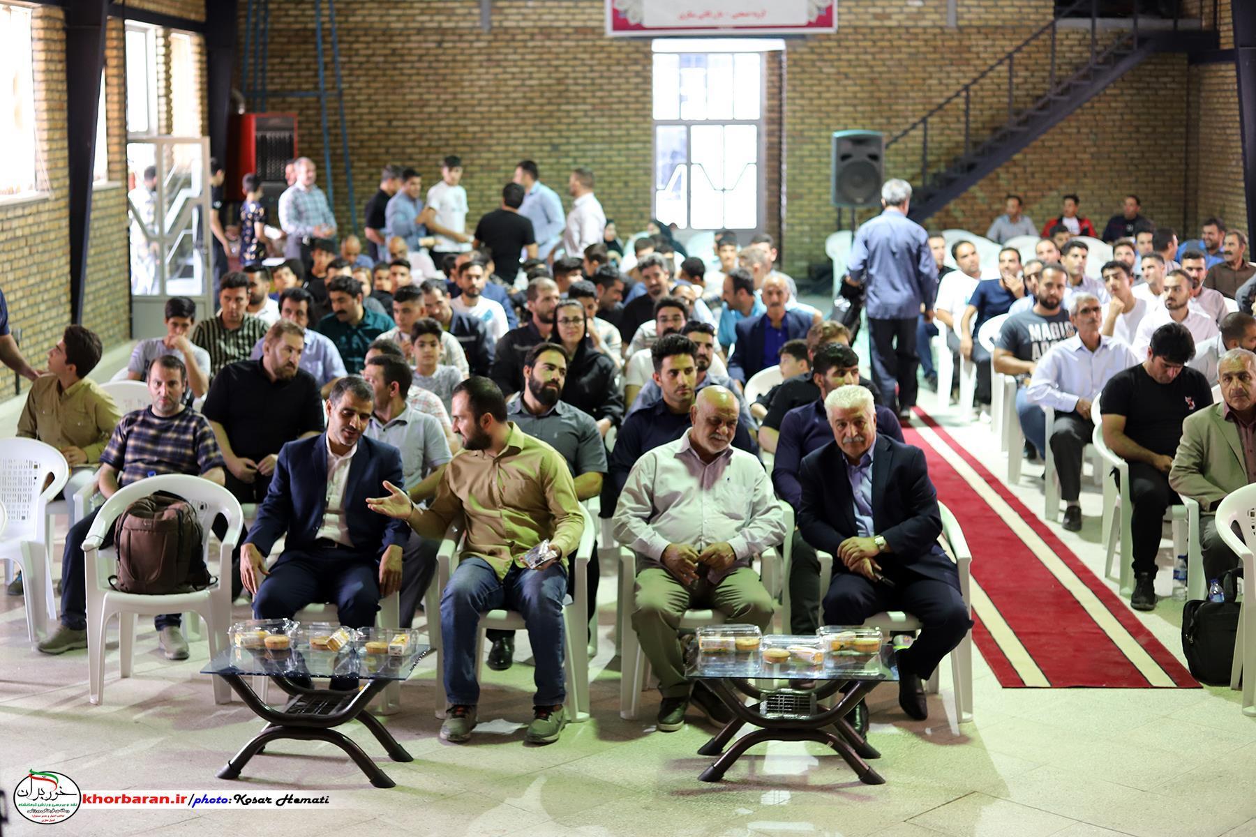 اهتزاز پرچم ایران با لباس ذوب آهن بیستون  در آینده نزدیک  