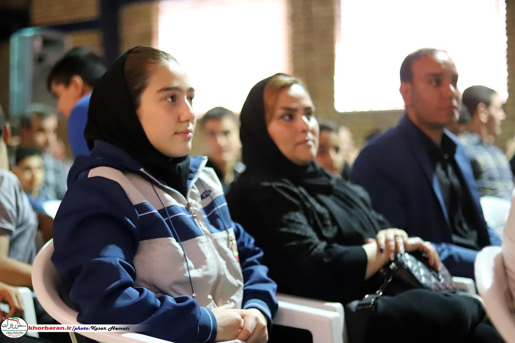 اهتزاز پرچم ایران با لباس ذوب آهن بیستون  در آینده نزدیک  