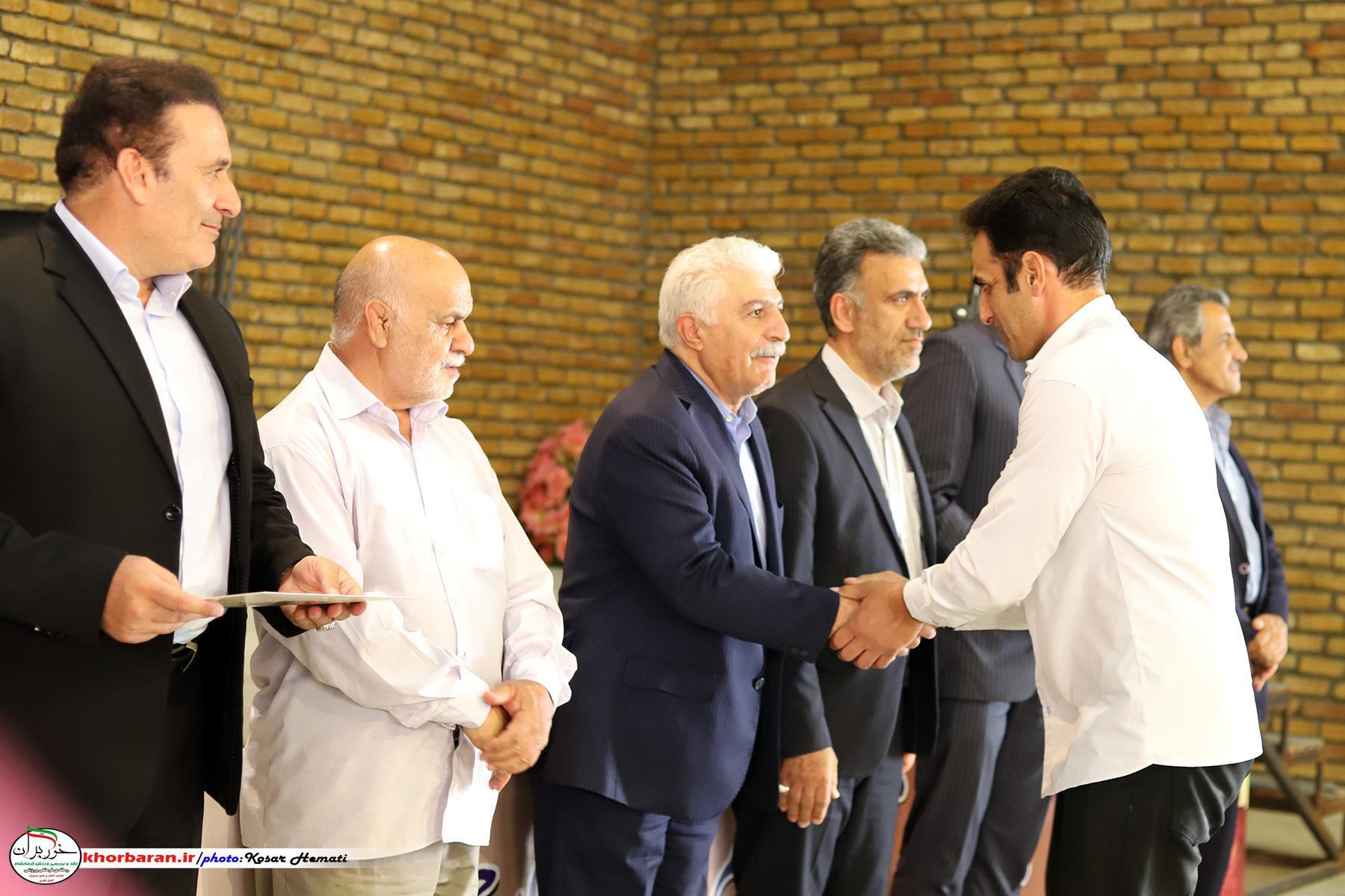 اهتزاز پرچم ایران با لباس ذوب آهن بیستون  در آینده نزدیک 