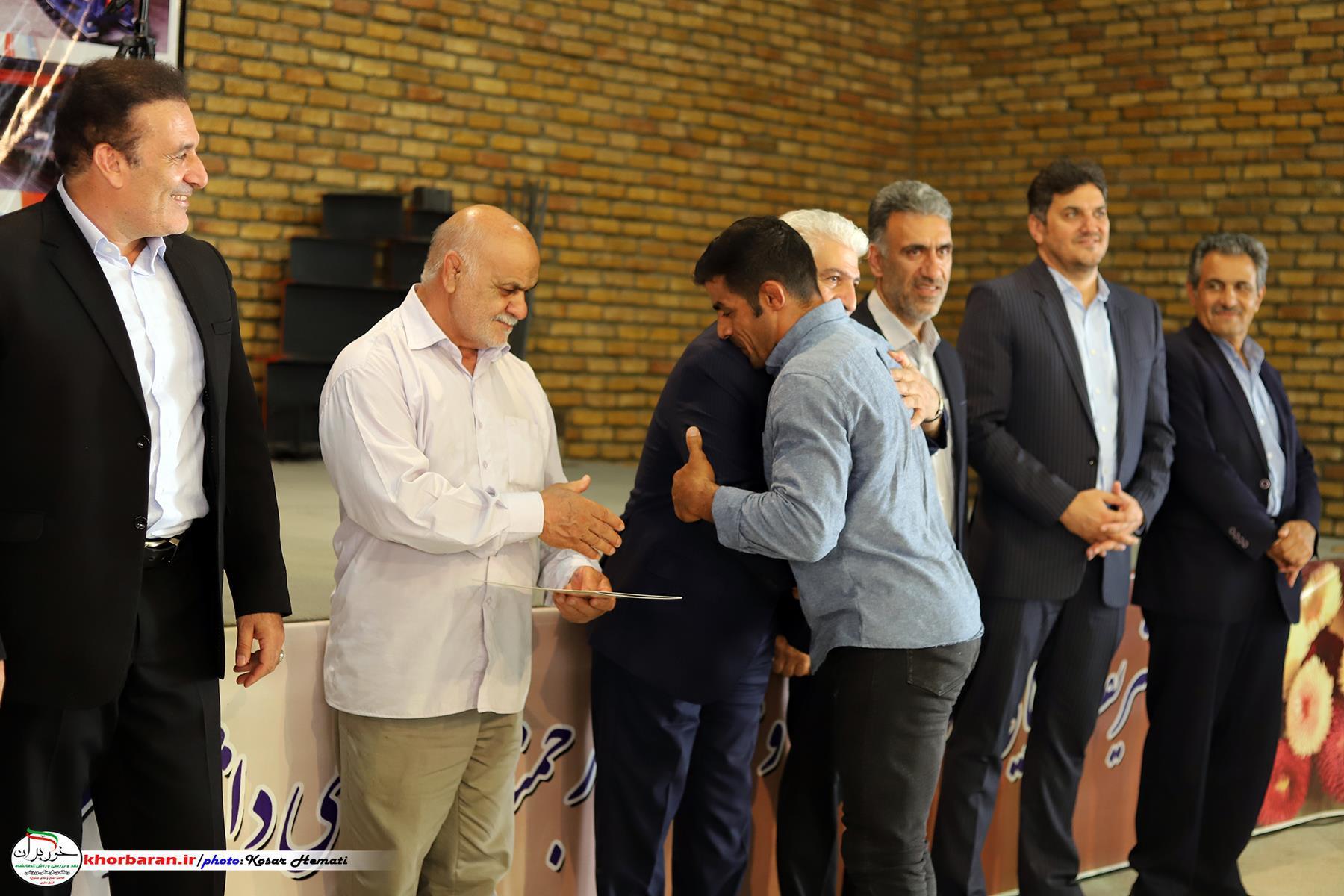 اهتزاز پرچم ایران با لباس ذوب آهن بیستون  در آینده نزدیک 