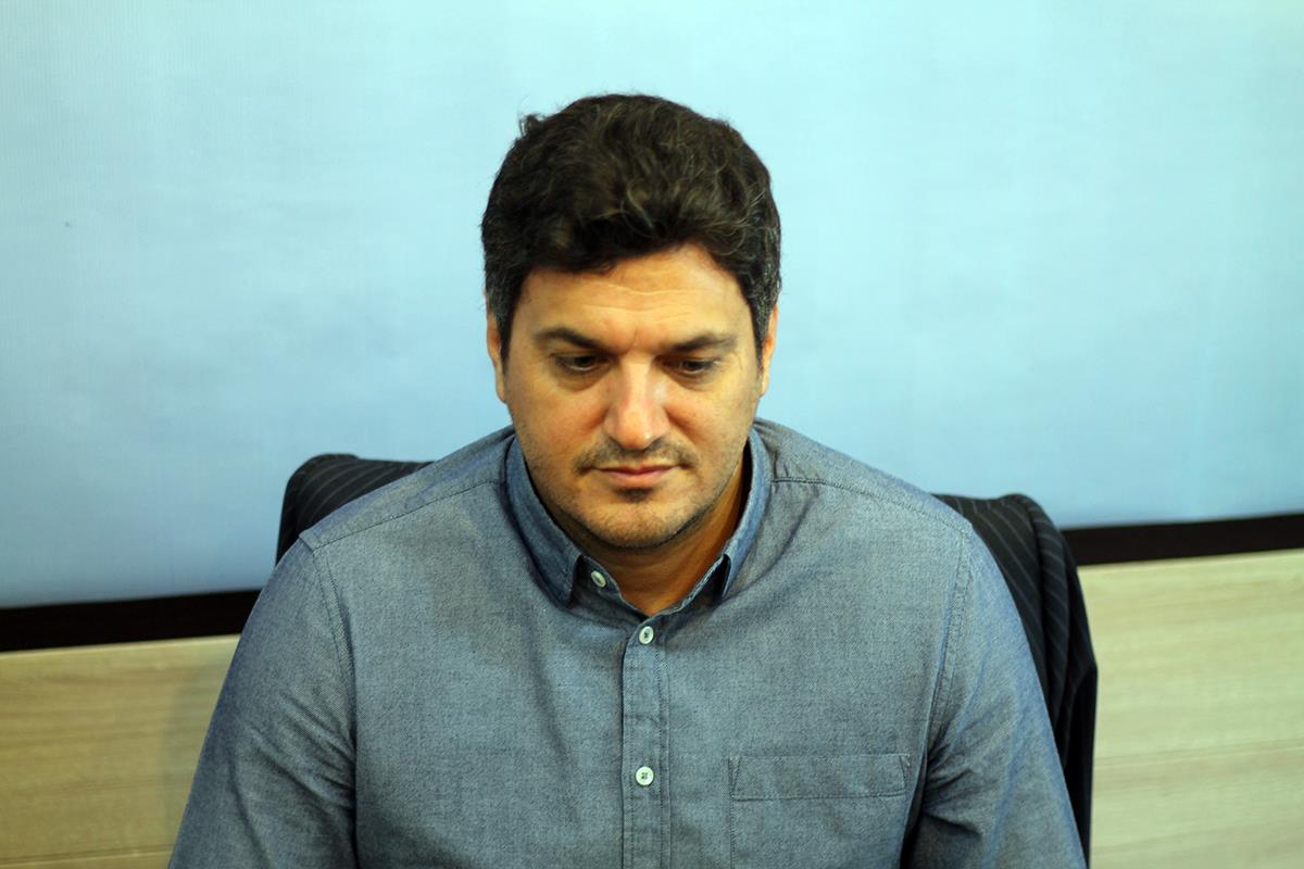 مصاحبه با فرهمند سال افزون رئیس هیات والیبال استان در مورد وضعیت والیبال استان کرمانشاه 