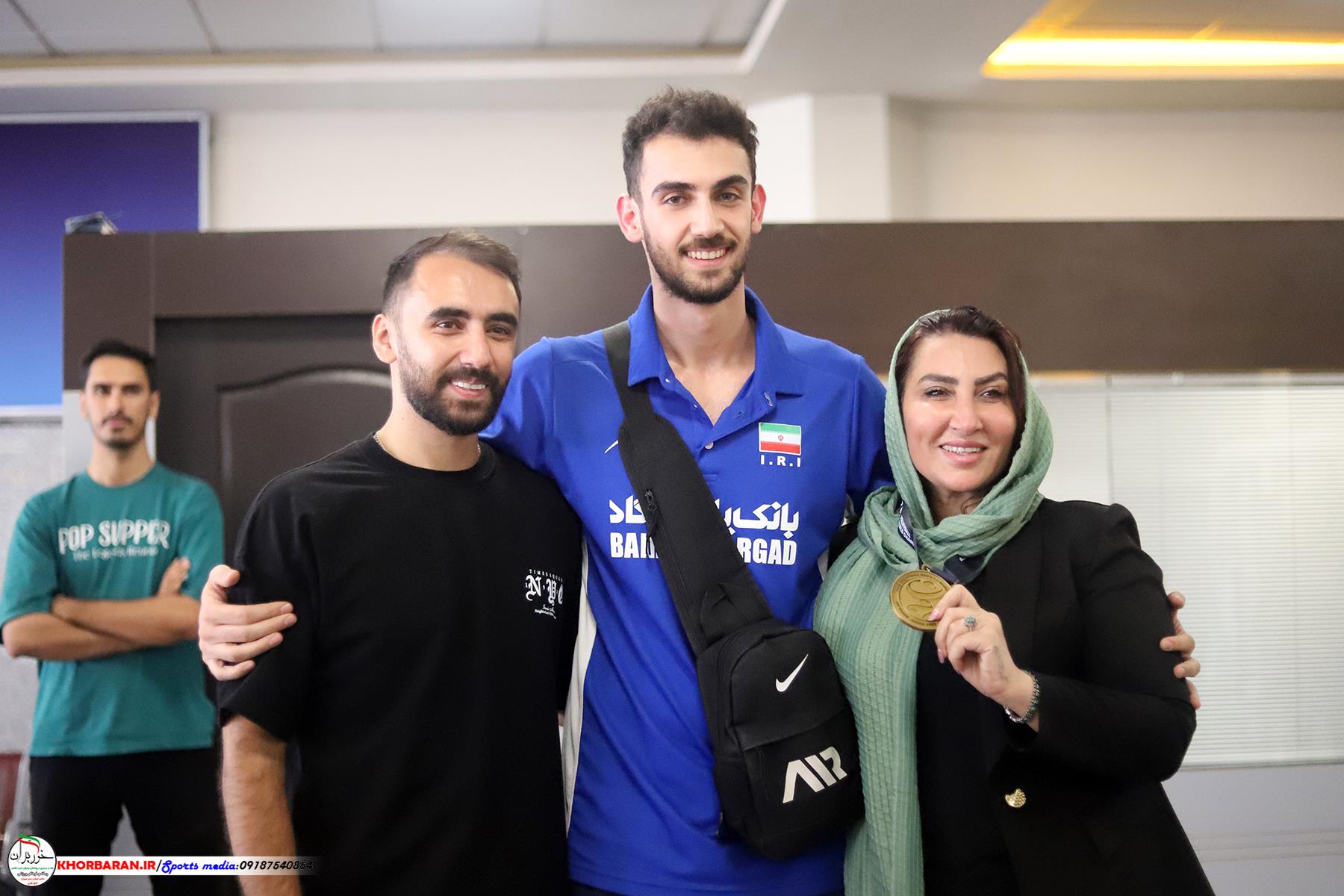 مانی علیخانی