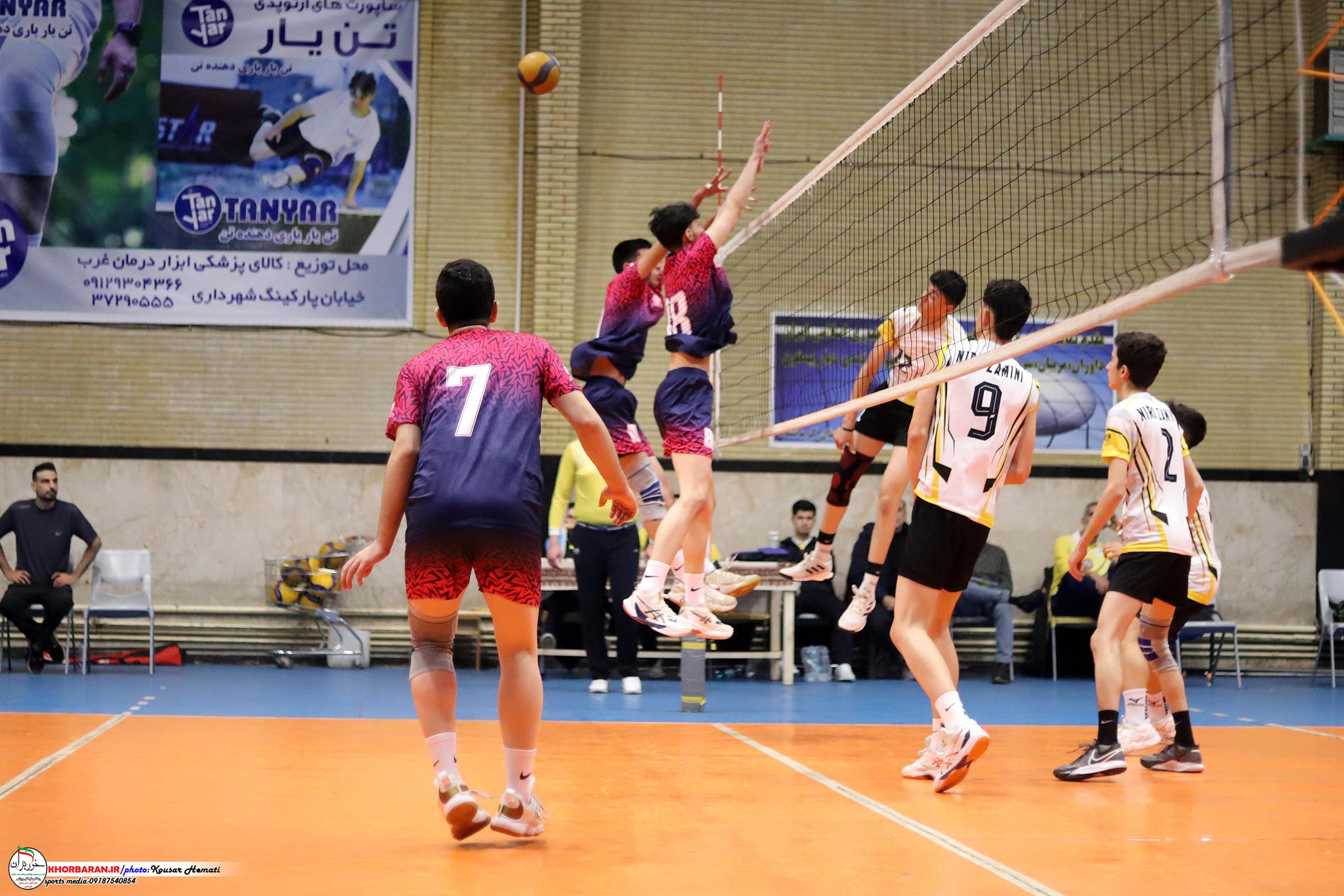 روز اول والیبال نوجوانان کشور در کرمانشاه