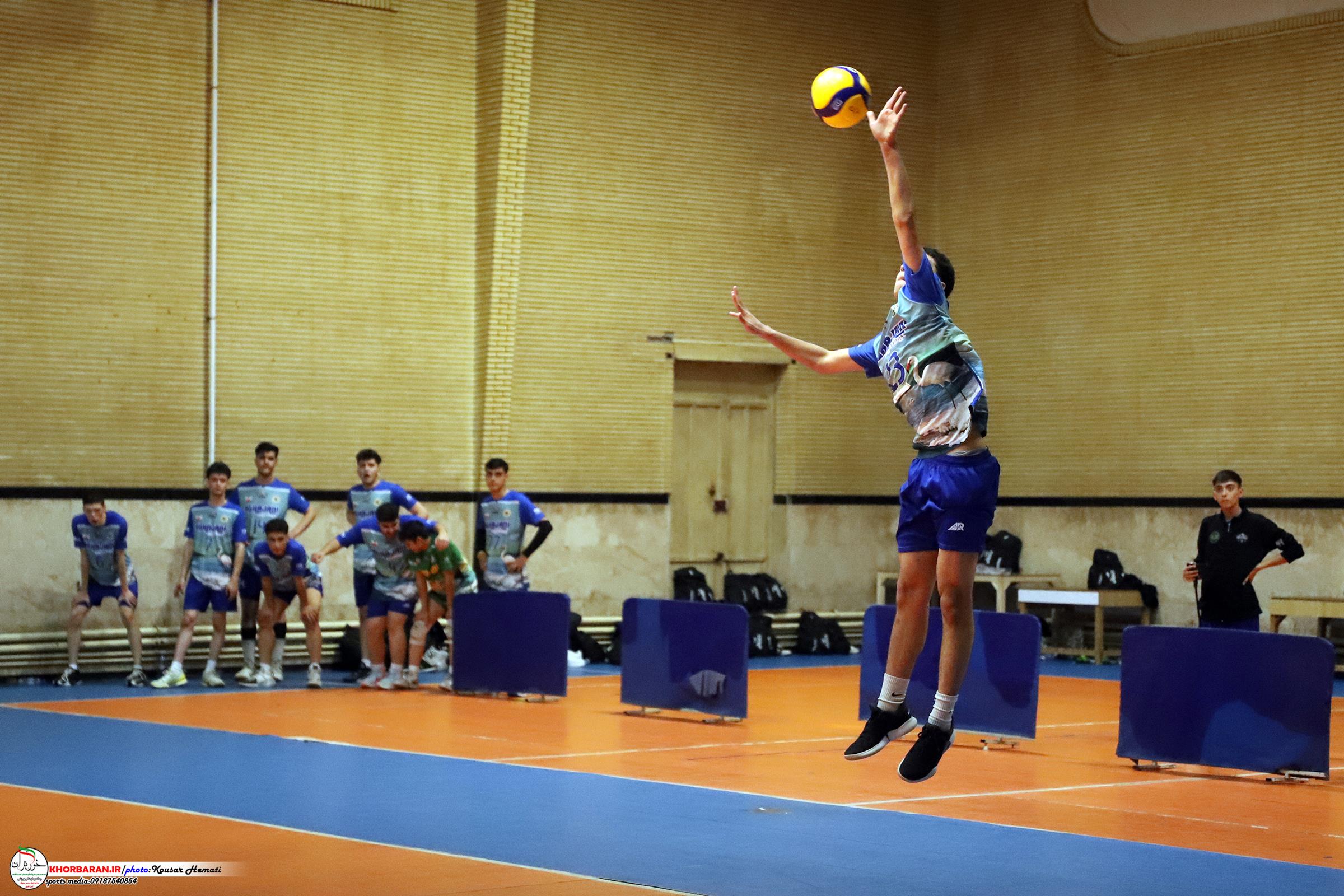 روز اول والیبال نوجوانان کشور در کرمانشاه