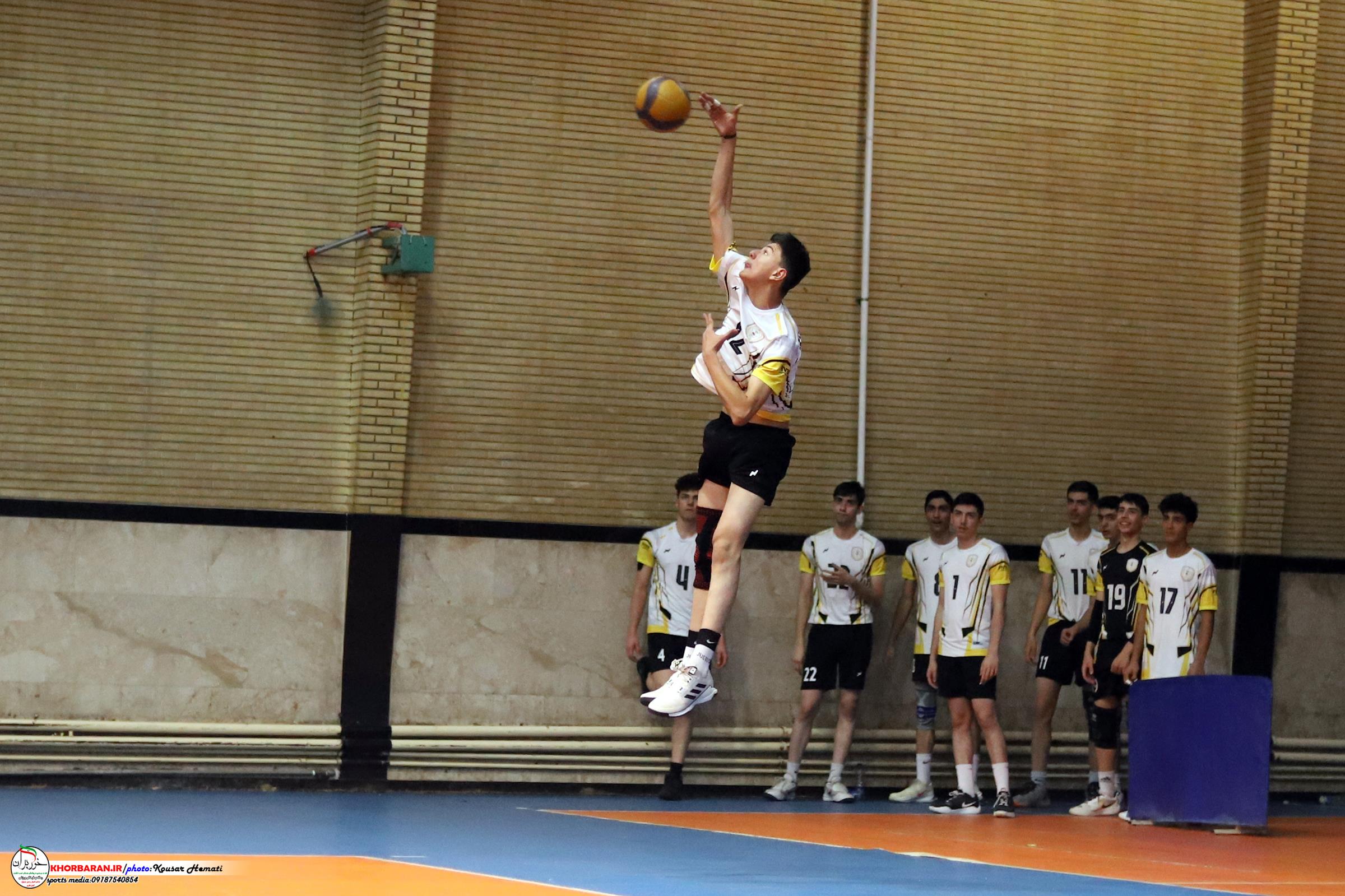 روز اول والیبال نوجوانان کشور در کرمانشاه