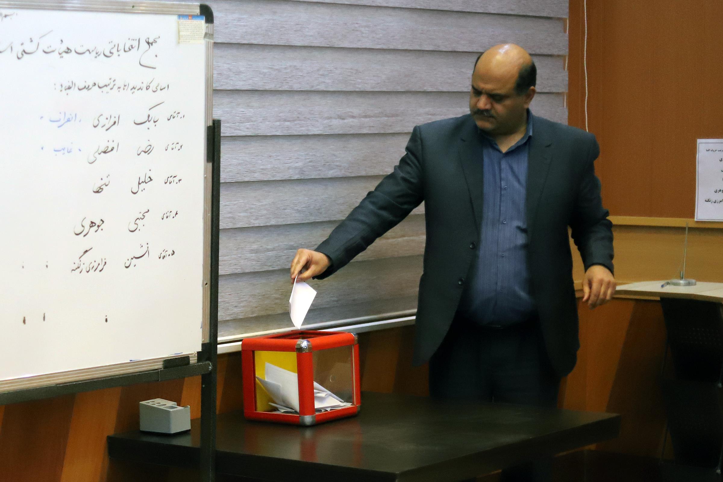 انتخاب خلیل تنها به عنوان رئیس هیات کشتی استان کرمانشاه